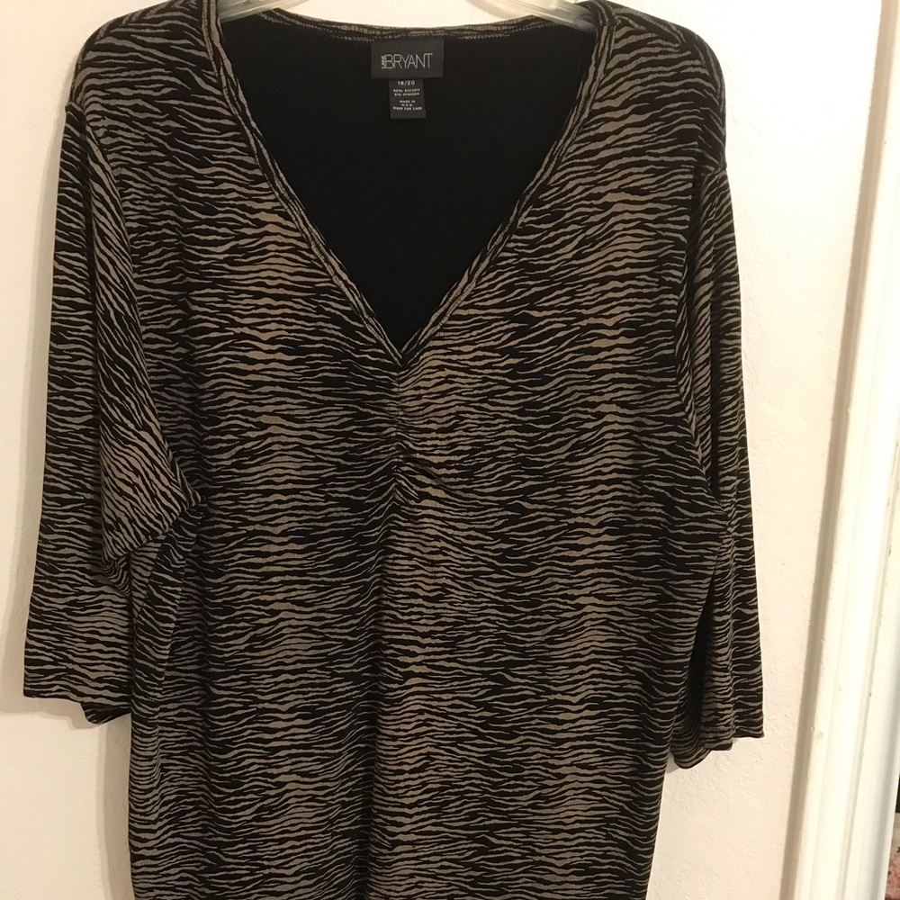Beautiful and comfortable tiger print blouse.